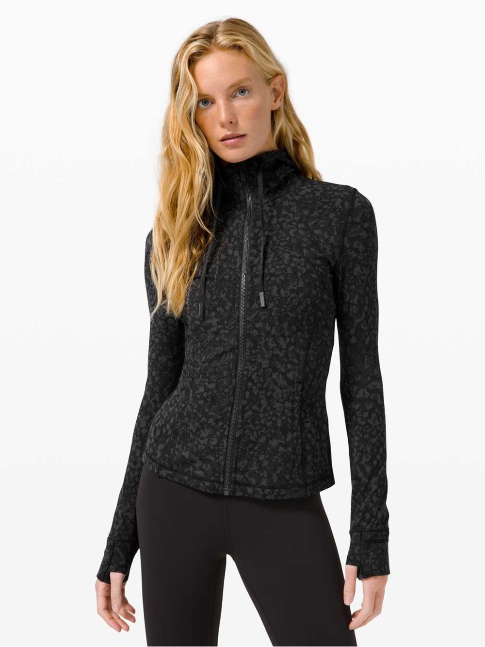 002. Lululemon Hooded Define Jacket *Nulu
Wild Thing Camo Deep Coal Multi size 6